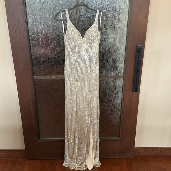 Mac Duggal Fully Sequined Scoop Back Gown Elegant Silver Sequin Gown size 2. - Picture 7 of 15